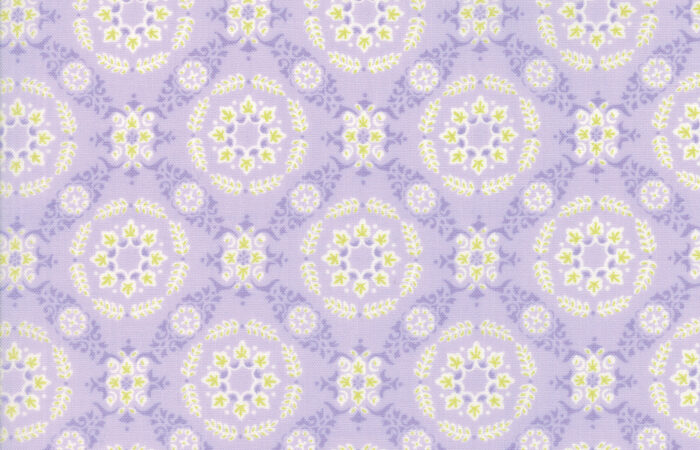 Moda Fleurs Wisteria Circle Lattice